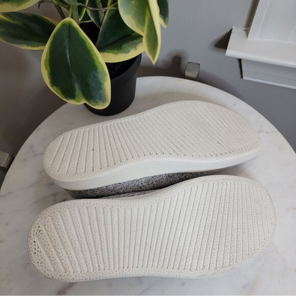 Allbirds Gray Wool Loungers - Picture 3 of 6